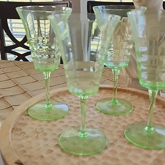 Uranium Glassware Stemware Wine Glasses - Picture 5 of 9